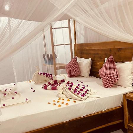 Swiss Kiss Beach Resort Uppuveli Bagian luar foto