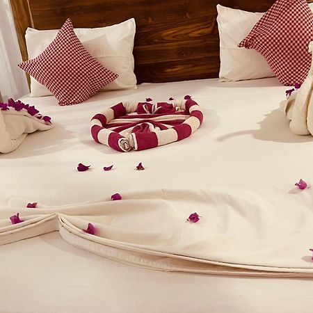 Swiss Kiss Beach Resort Uppuveli Bagian luar foto