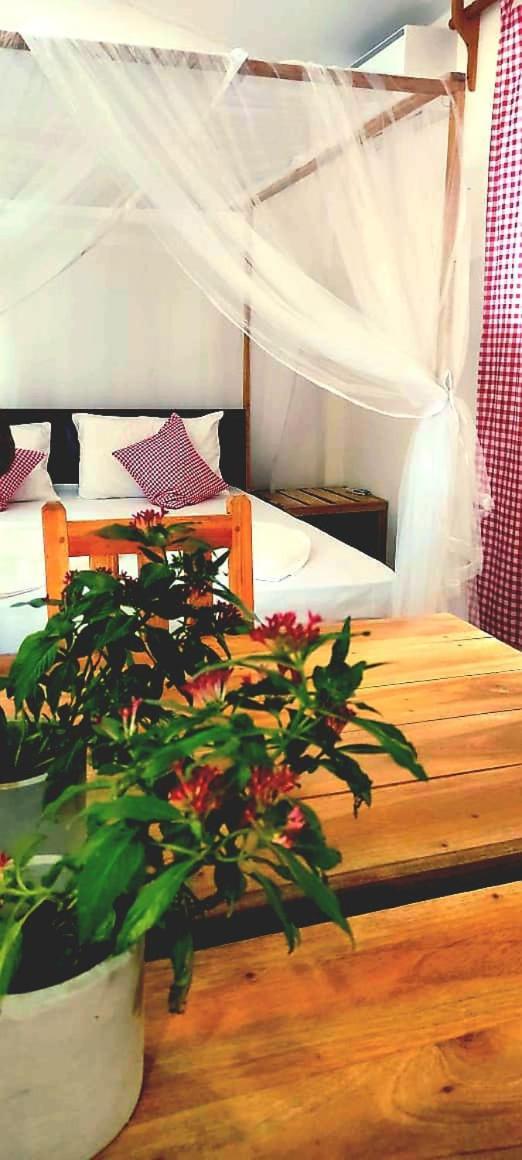 Swiss Kiss Beach Resort Uppuveli Bagian luar foto