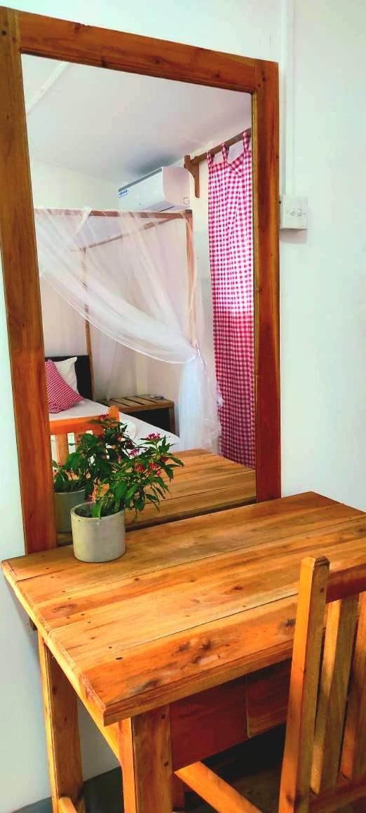 Swiss Kiss Beach Resort Uppuveli Bagian luar foto