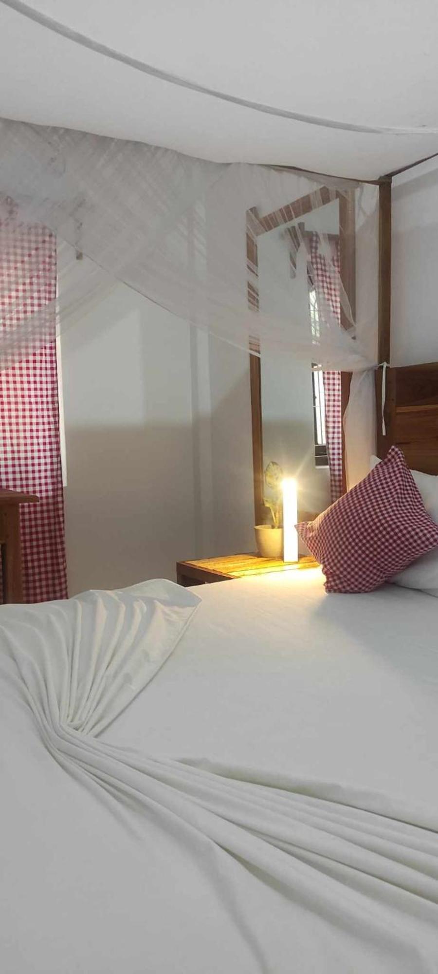 Swiss Kiss Beach Resort Uppuveli Bagian luar foto
