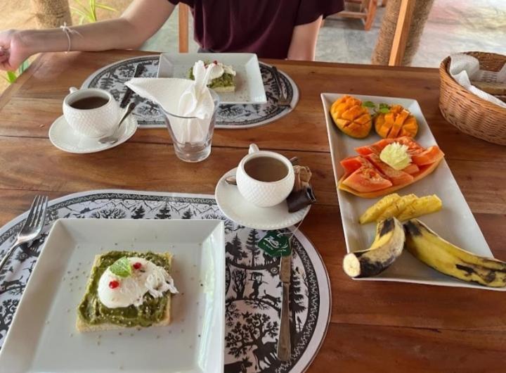 Swiss Kiss Beach Resort Uppuveli Bagian luar foto