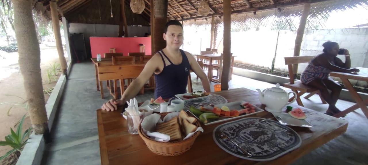 Swiss Kiss Beach Resort Uppuveli Bagian luar foto