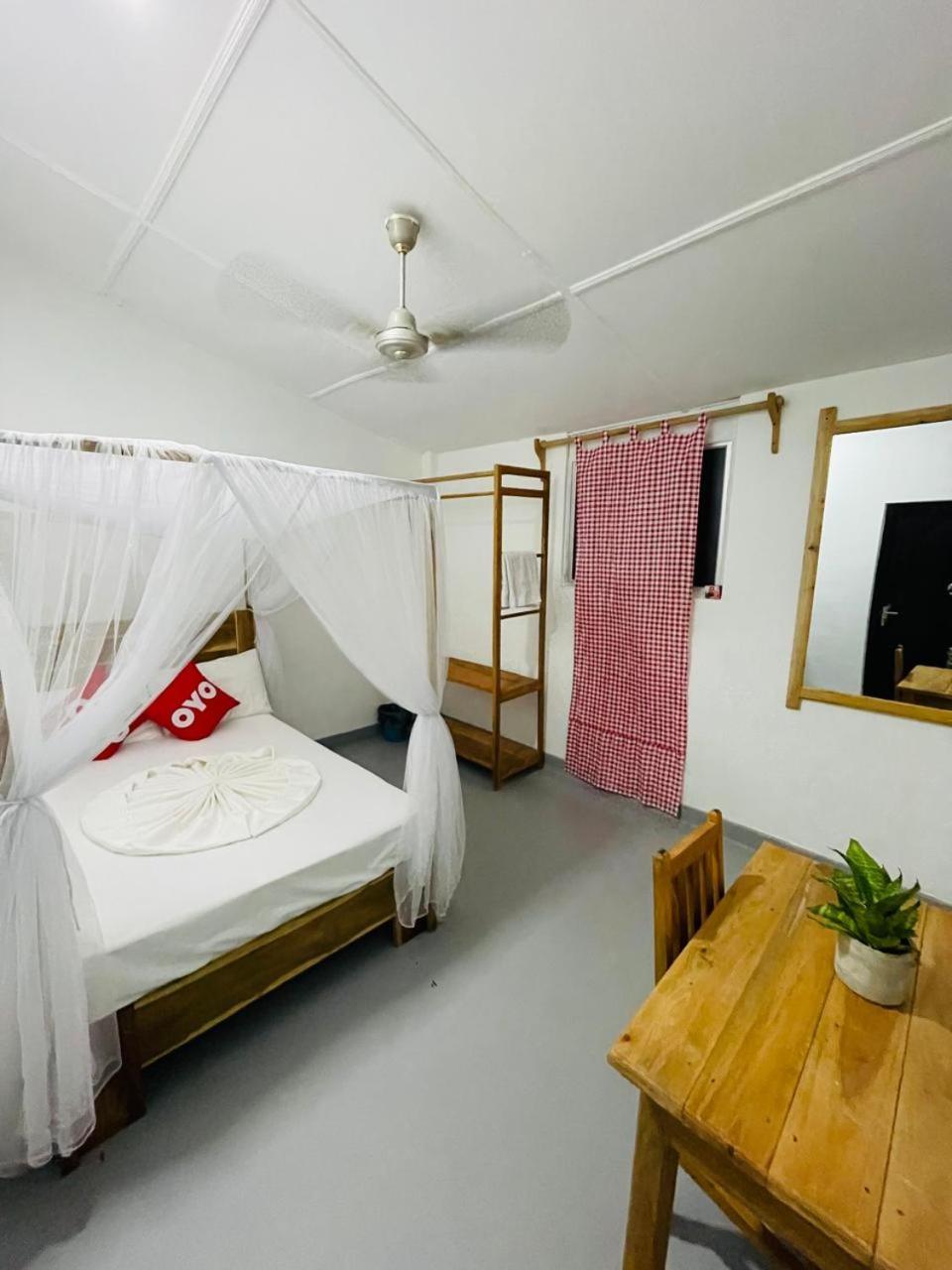 Swiss Kiss Beach Resort Uppuveli Bagian luar foto