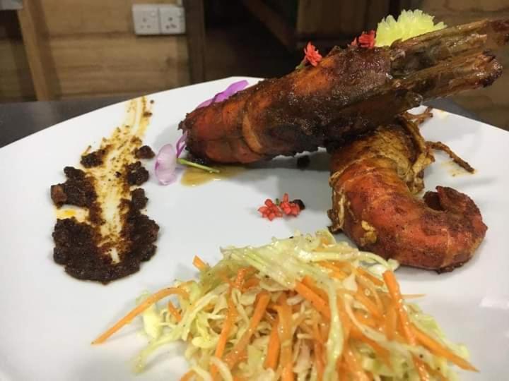 Swiss Kiss Beach Resort Uppuveli Bagian luar foto