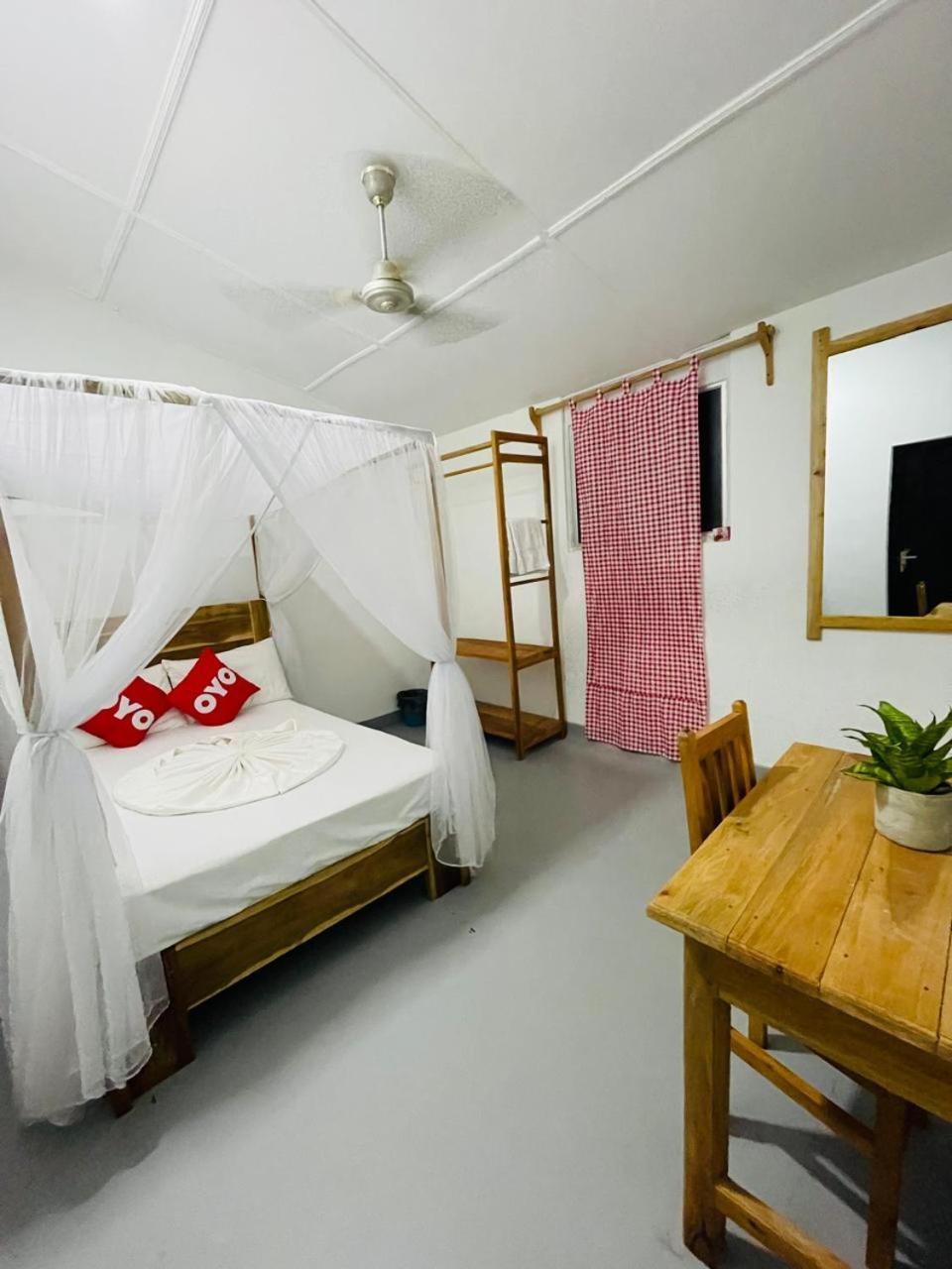 Swiss Kiss Beach Resort Uppuveli Bagian luar foto