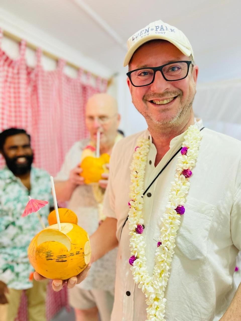 Swiss Kiss Beach Resort Uppuveli Bagian luar foto
