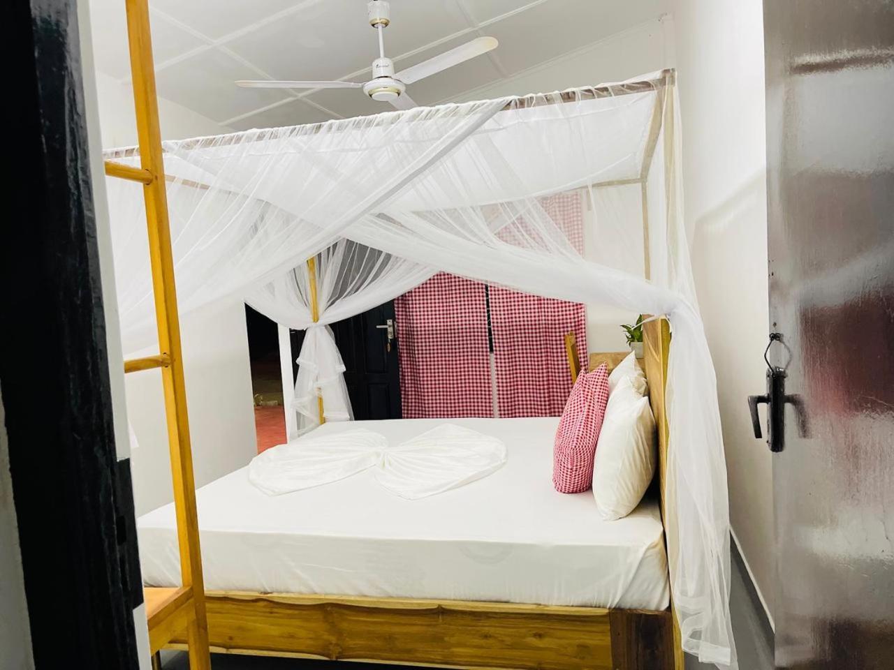 Swiss Kiss Beach Resort Uppuveli Bagian luar foto