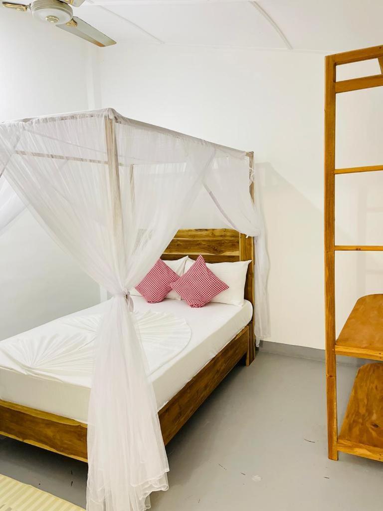 Swiss Kiss Beach Resort Uppuveli Bagian luar foto