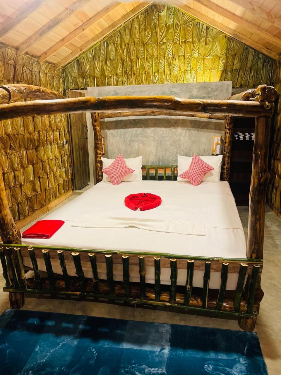 Swiss Kiss Beach Resort Uppuveli Bagian luar foto