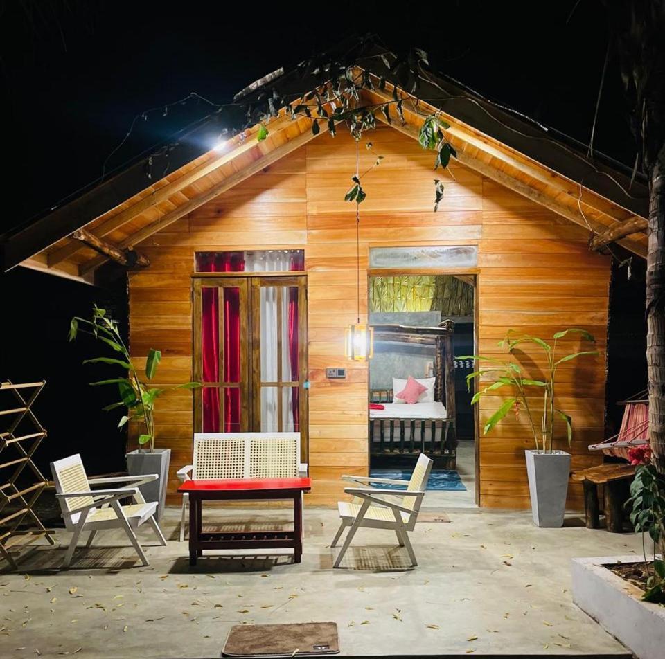 Swiss Kiss Beach Resort Uppuveli Bagian luar foto