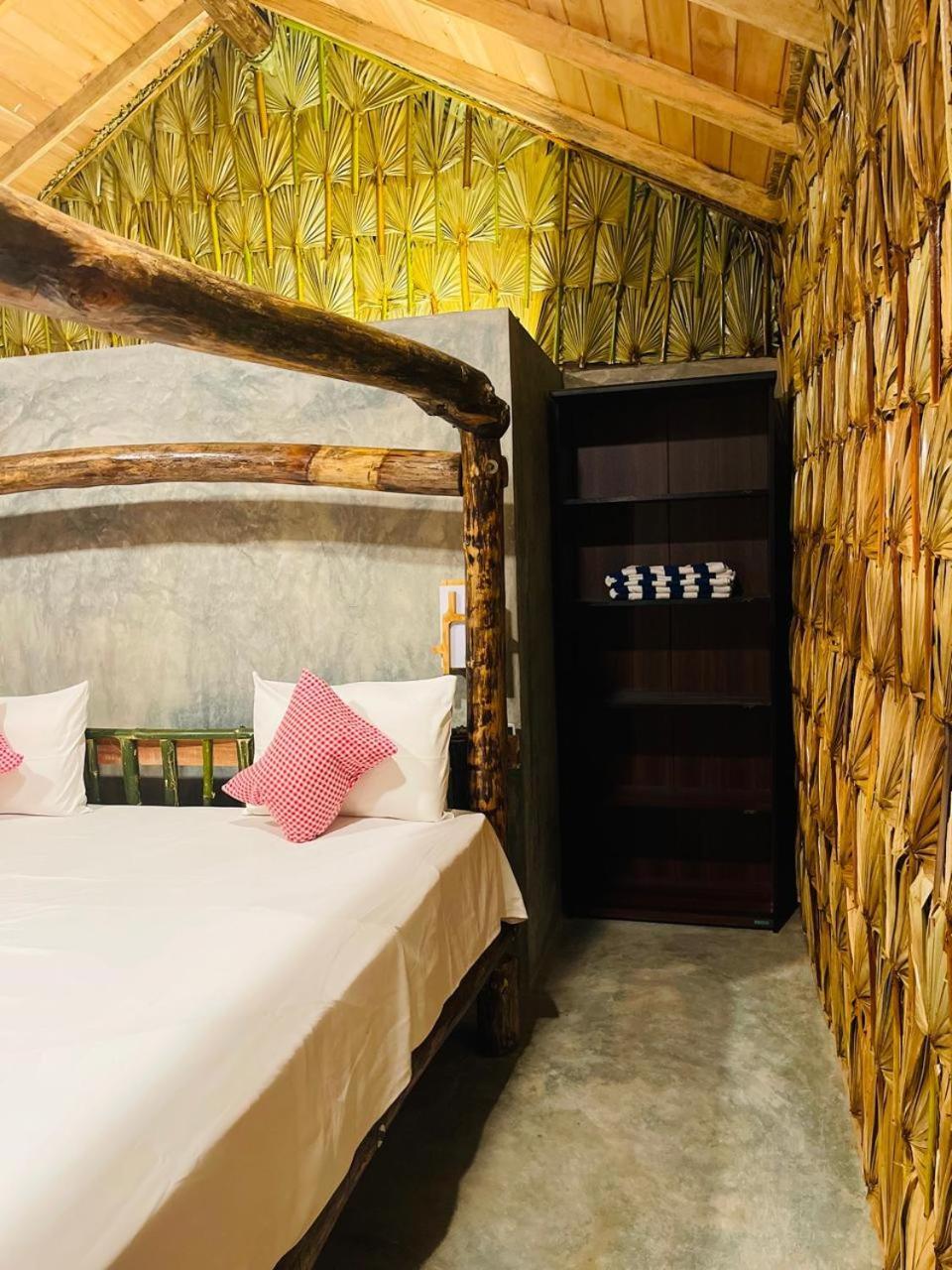 Swiss Kiss Beach Resort Uppuveli Bagian luar foto