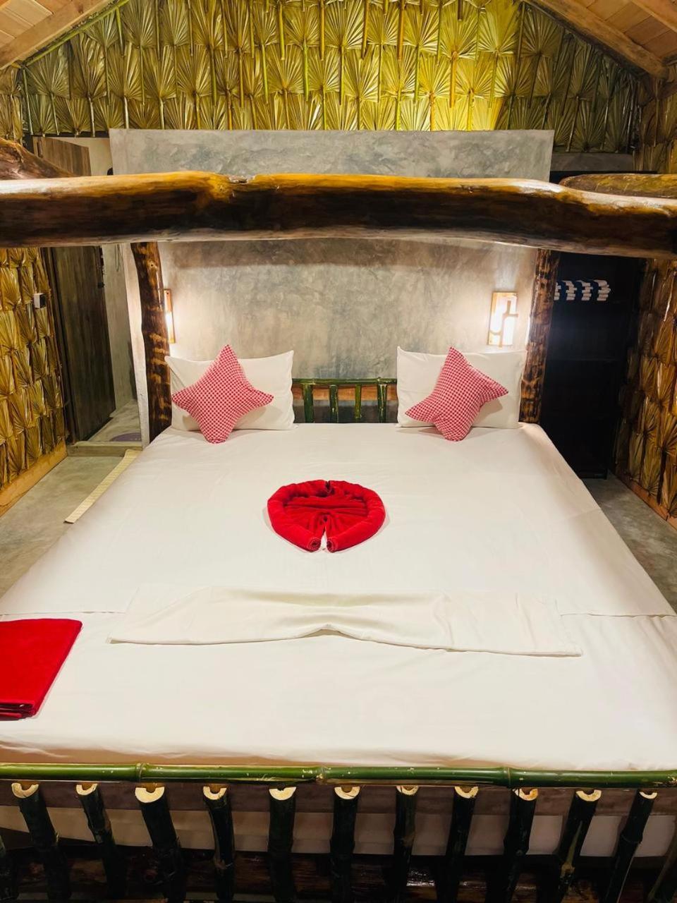 Swiss Kiss Beach Resort Uppuveli Bagian luar foto