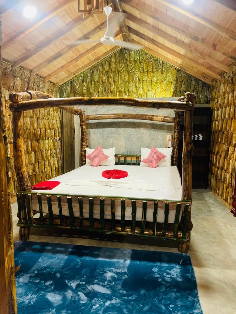 Swiss Kiss Beach Resort Uppuveli Bagian luar foto