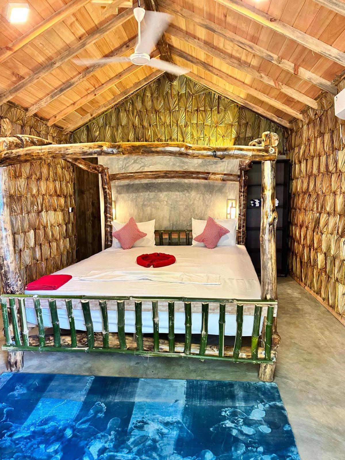 Swiss Kiss Beach Resort Uppuveli Bagian luar foto