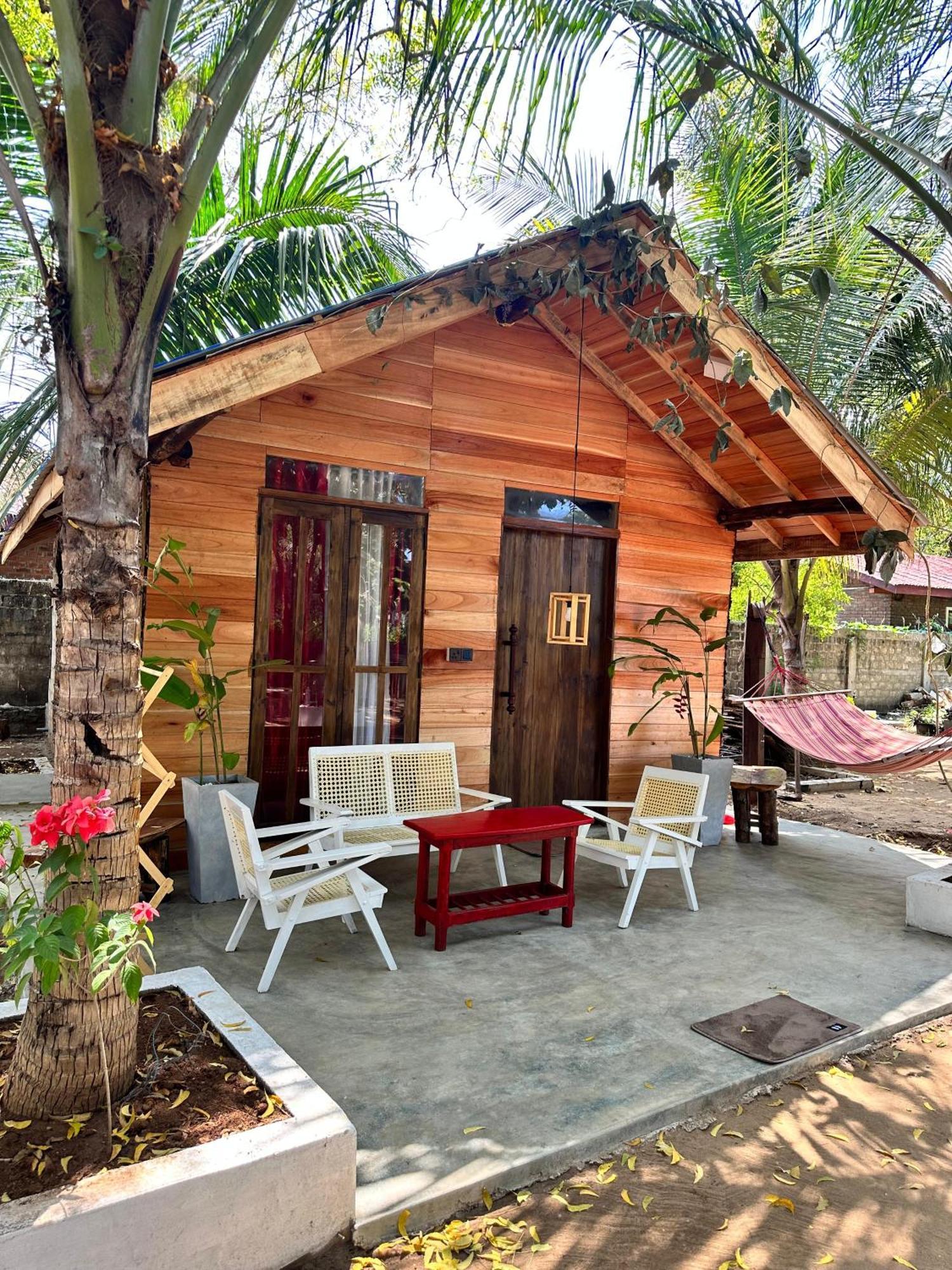 Swiss Kiss Beach Resort Uppuveli Bagian luar foto