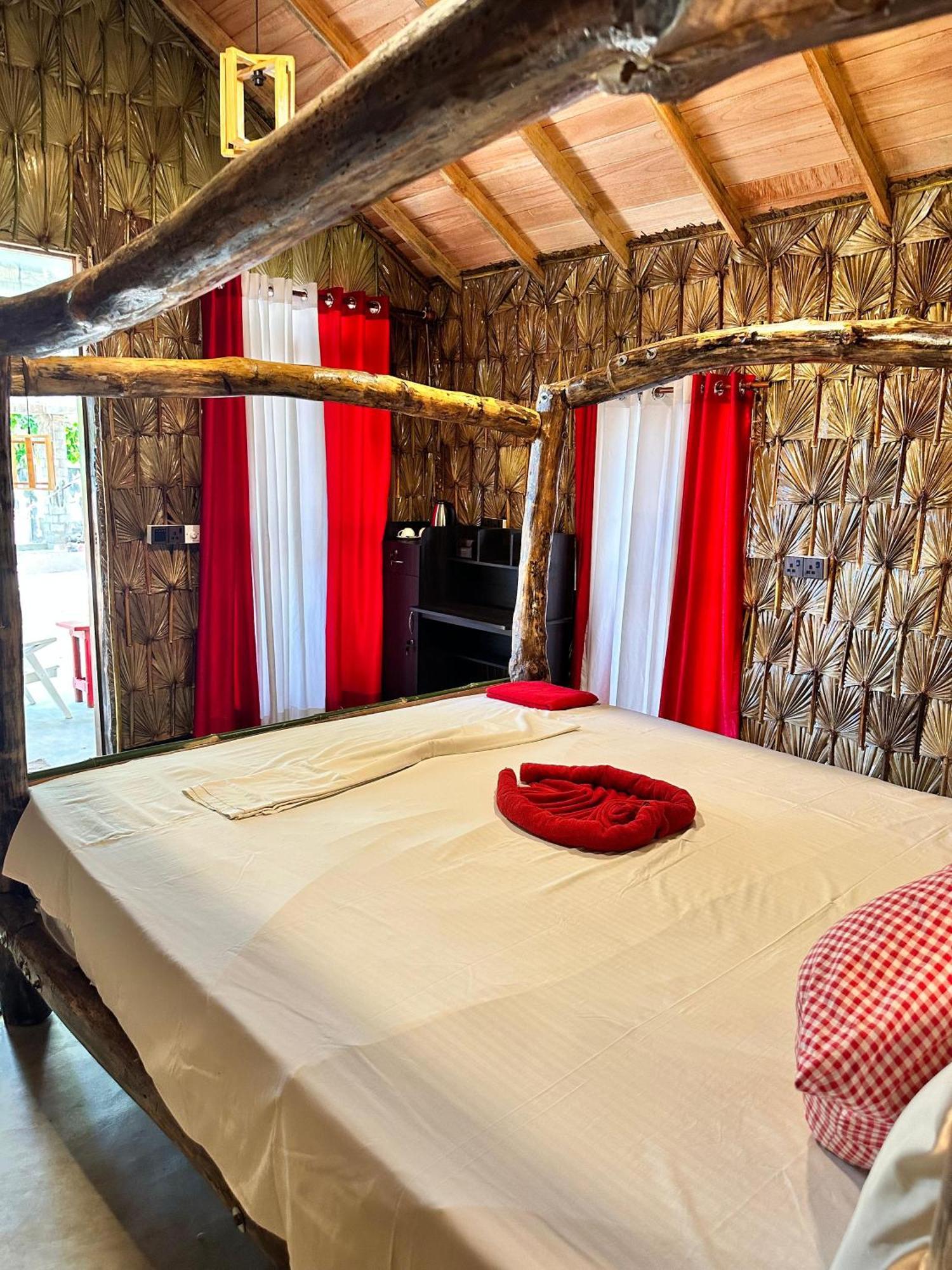 Swiss Kiss Beach Resort Uppuveli Bagian luar foto
